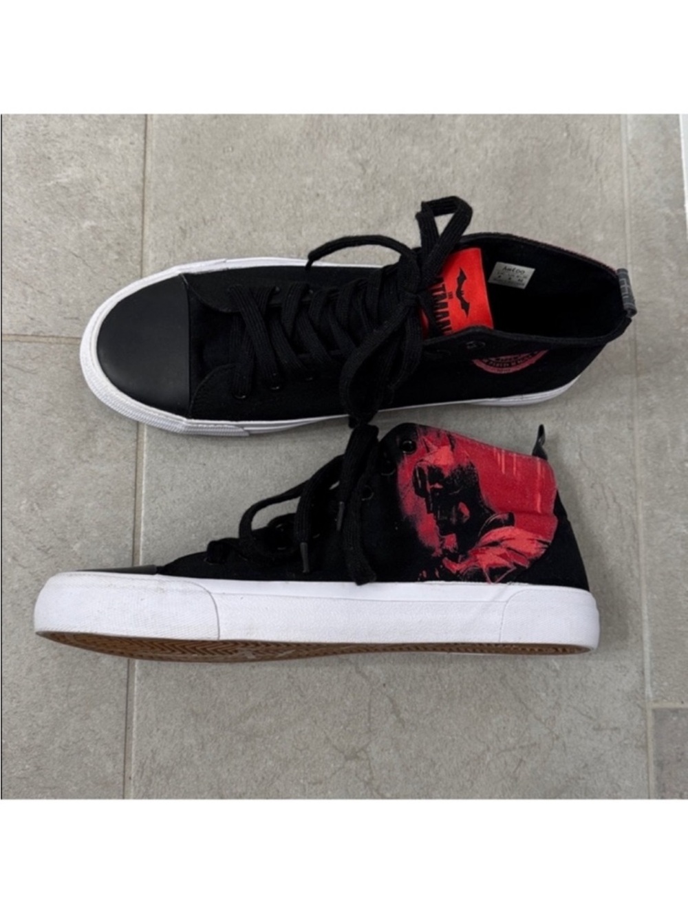 Akedo x The Batman Gotham Hero Signature High Top Sneakers Black Red Men's Sz 9